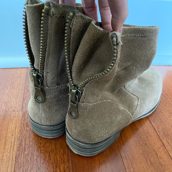 Tan Suede Back Zip Booties Size 7.5 - Picture 2 of 4